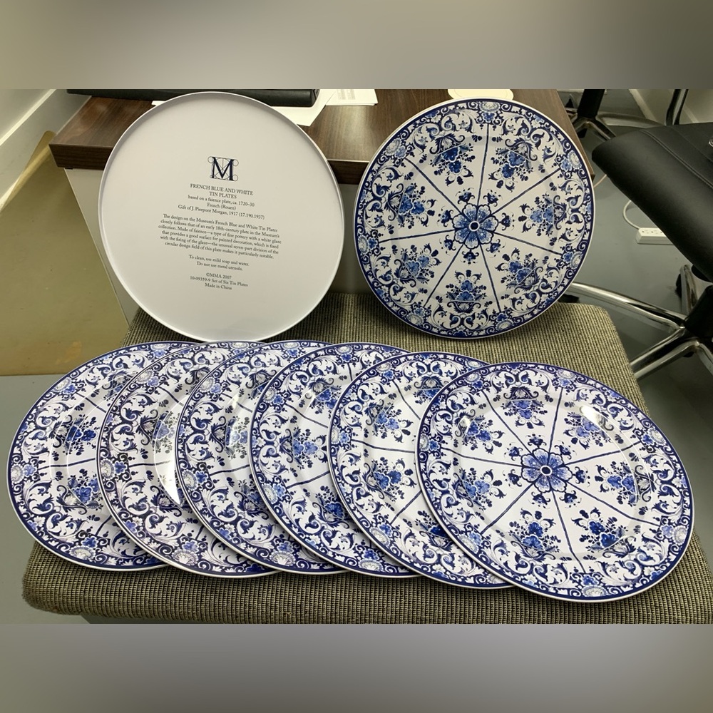 MMA French Blue and White Tin Plates in Tin Holder - 6 Plates